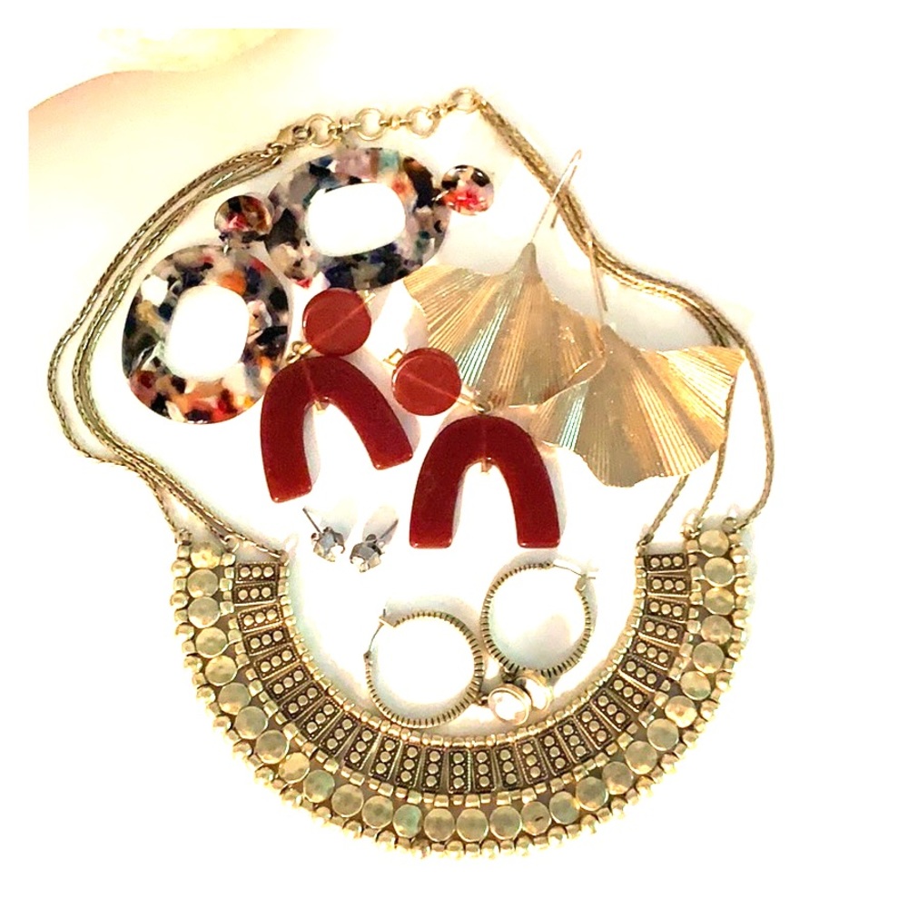 Lot of 5 pairs earrings + necklace